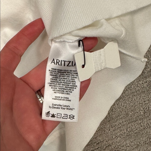 Aritzia Inspiration Sweater NWT White Size Small - Picture 10 of 12